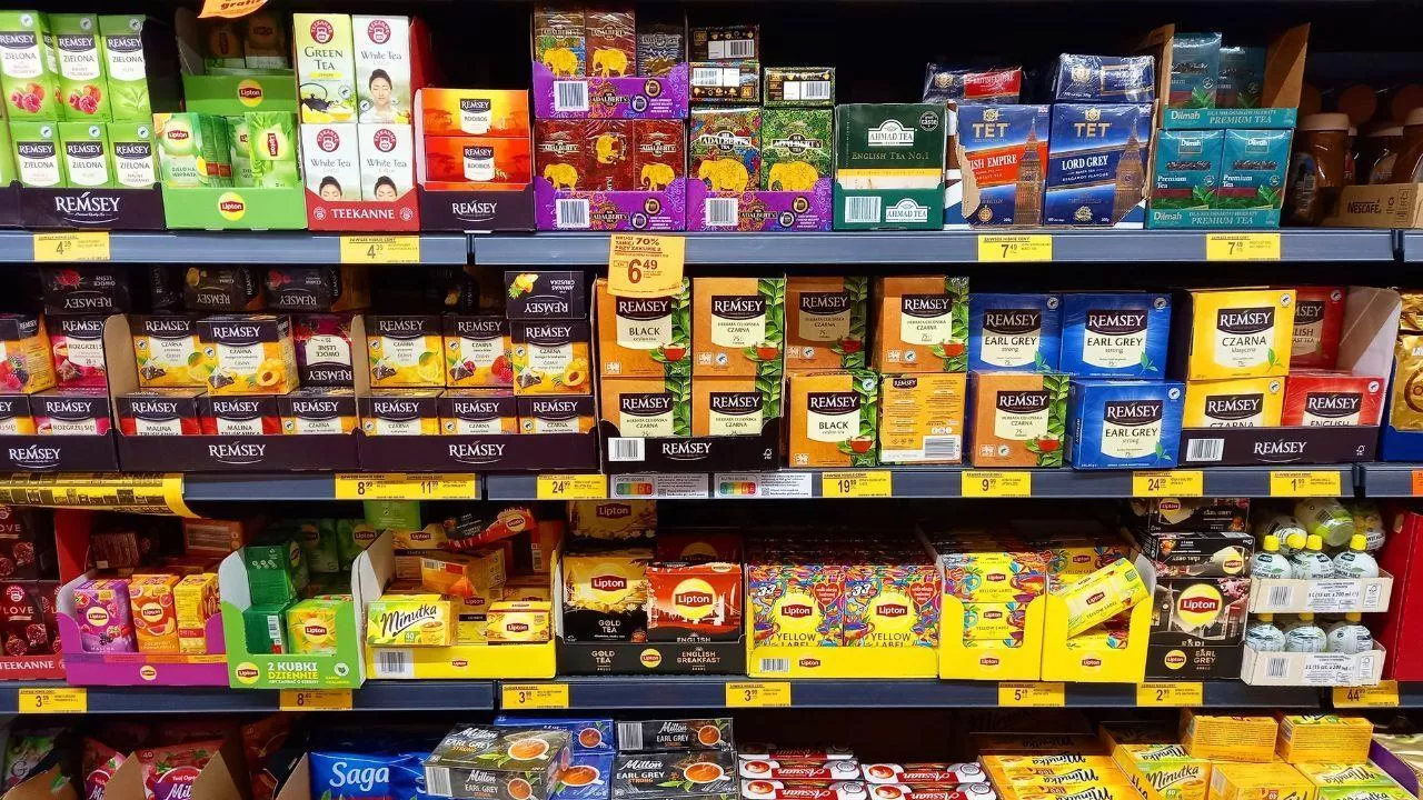 5 marek herbat opanowało polskie sklepy. Kto wygrywa: Lipton, Herbapol czy Teekanne? (fot. Shutterstock)