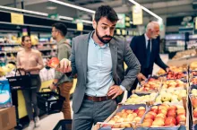 Polski konsument martwi się o bezpieczeństwo, własne finanse oraz zdrowie (fot. Shutterstock)