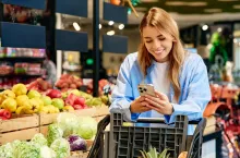 Z okazji Dnia Kobiet firma NIQ prezentuje wyniki badania NIQ Consumer Life (fot. Shutterstock)