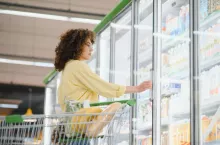 W TOP 10 kategorii, które miały największy wkład we wzrost rynku FMCG w 2025 r. jest wiele zaliczanych do świeżej żywności (fot. Shutterstock)