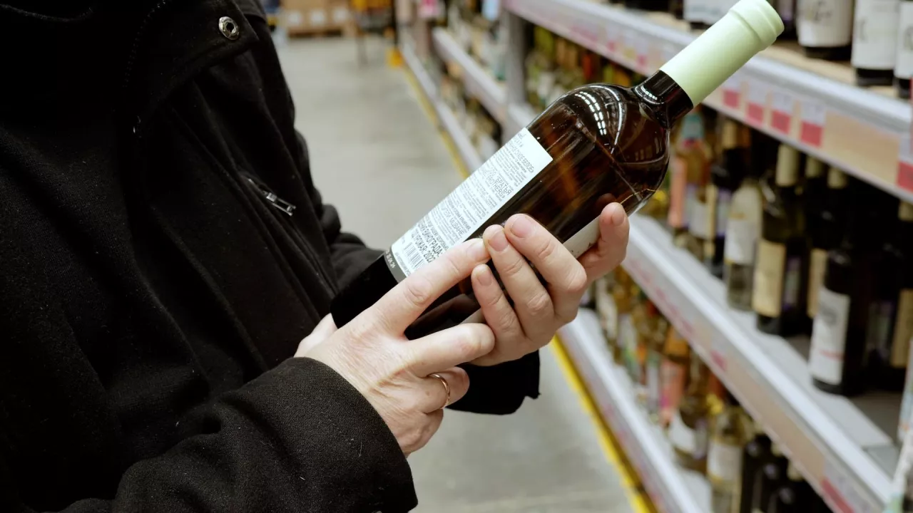 Popularne wina czeka rewolucja już od 18 marca. Co się zmieni na sklepowych półkach?  (fot. Shutterstock)