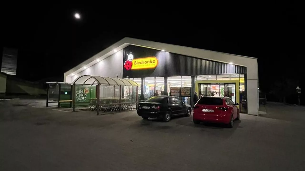 Zakupy o 3 rano? Dla milionów Polaków to już norma. Zobacz, co najczęściej ląduje w nocnym koszyku Biedronki (fot. Biedronka)
