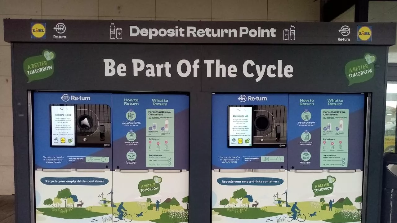 W ramach systemu kaucyjnego Lidl zebrał już przeszło 290 mln butelek i puszek (fot. shutterstock)