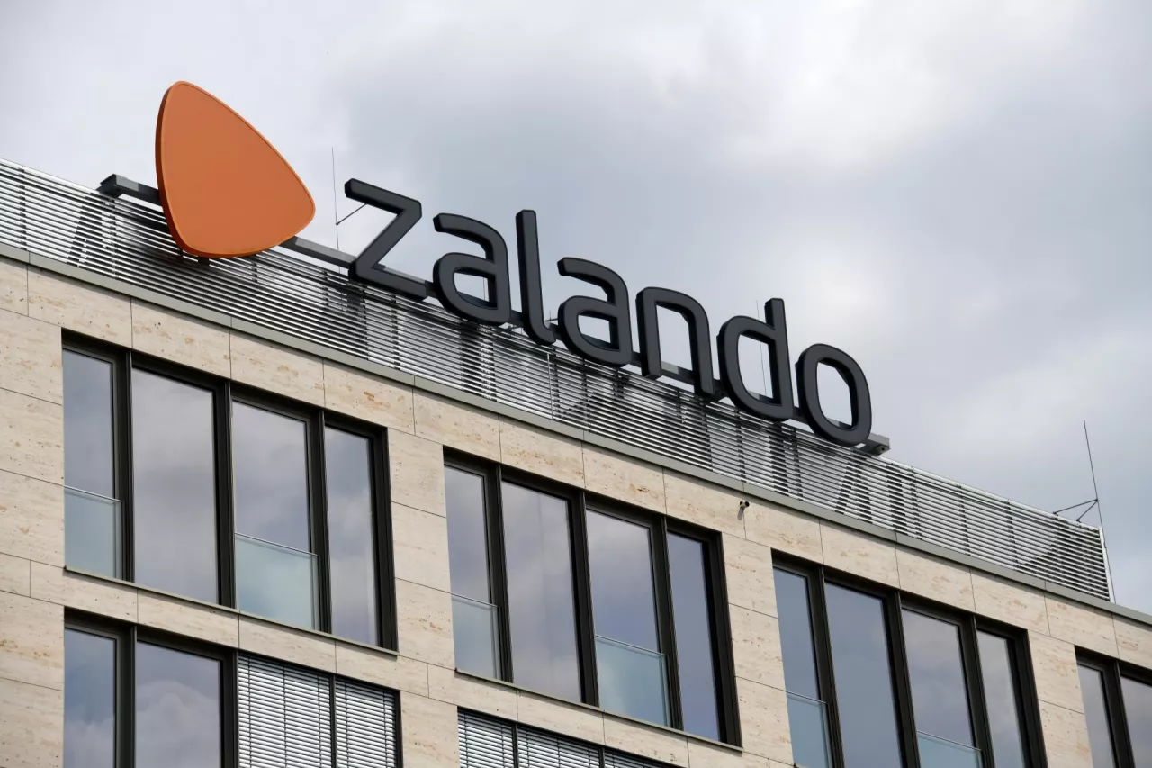 Zalando rośnie dzięki AI. Przychody przekroczyły 12 mld euro (Shutterstock)