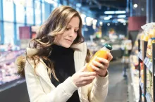 IJHARS: Co piąty sok w sklepie z nieprawidłowościami. Jak producenci naciągają klientów? (fot. Canva)