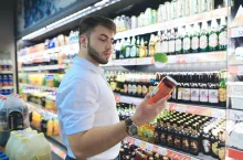 Posłowie chcą ograniczyć sprzedaż alkoholu. Handel reaguje (fot. Shutterstock)