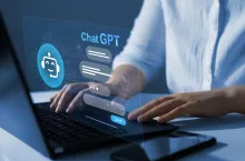 Ponad 50 mln wizyt miesięcznie generuje ChatGPT w brytyjskim handlu (fot. shutterstock)