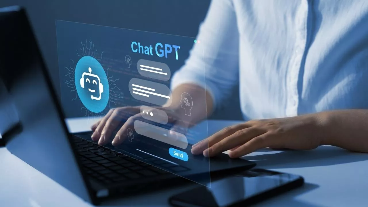 Ponad 50 mln wizyt miesięcznie generuje ChatGPT w brytyjskim handlu (fot. shutterstock)