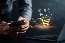 Sprzedaż internetowa w Polsce rośnie szybciej niż handel stacjonarny (fot. Shutterstock)