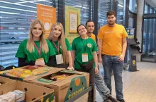 Wielkanocne zbiórki żywności w Lidlu. Klienci znów pomagają (fot. Centrum Wolontariatu Bank Żywności)