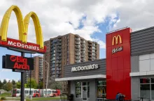 McDonald‘s Polska wprowadza do menu burgera Big Arch (fot. Shutterstock)