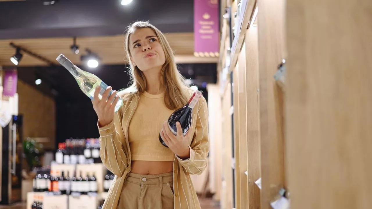 Całkowity lub częściowy zakaz sprzedaży alkoholu nocą obowiązuje w 218 gminach (fot. Shutterstock)