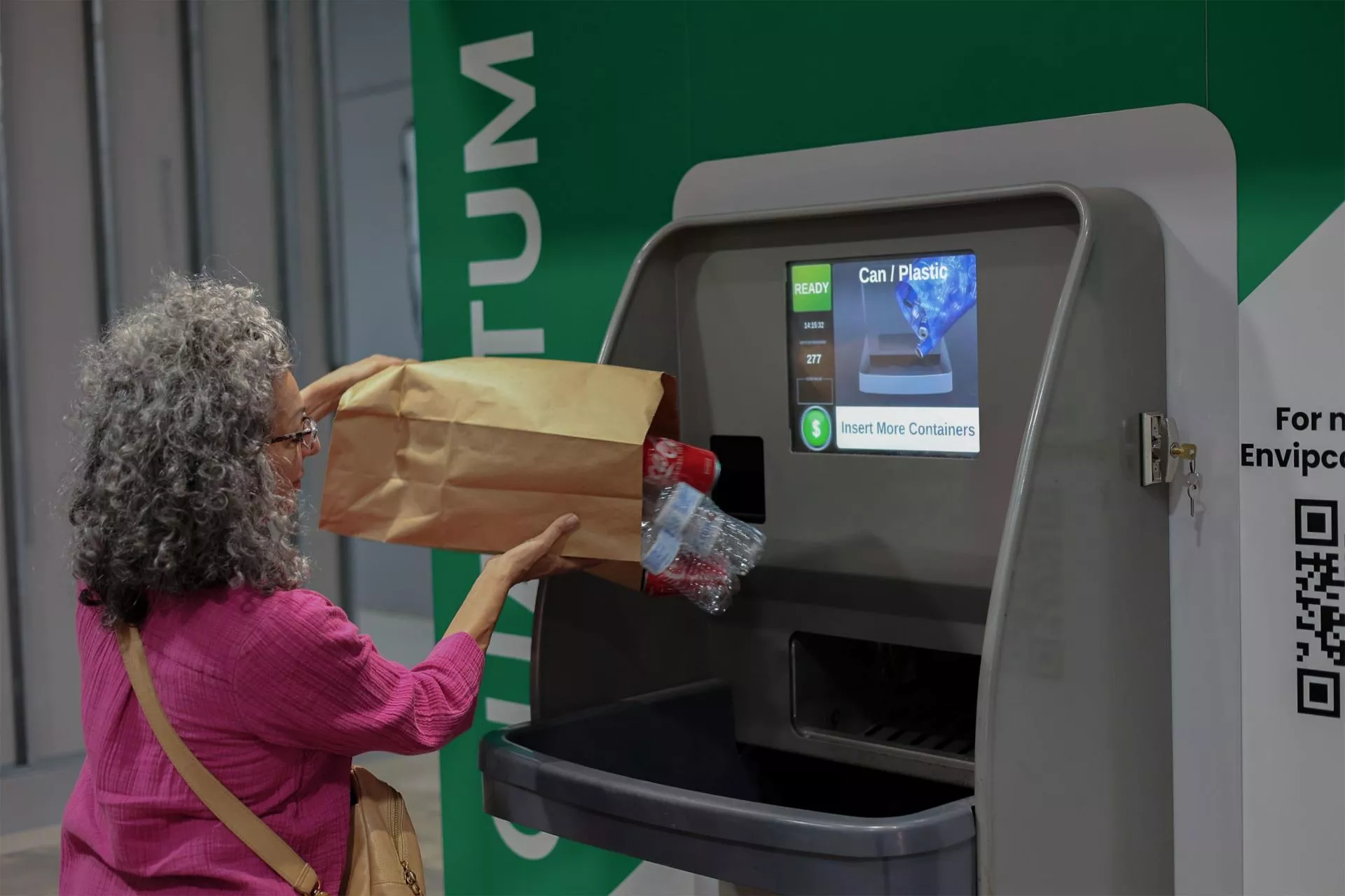 Zbiera w Polsce, oddaje za granicą. Zarabianie na systemie kaucyjnym