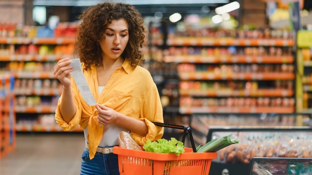 Dyskonty i convenience dzielą tort. Kto traci udziały w polskim koszyku?