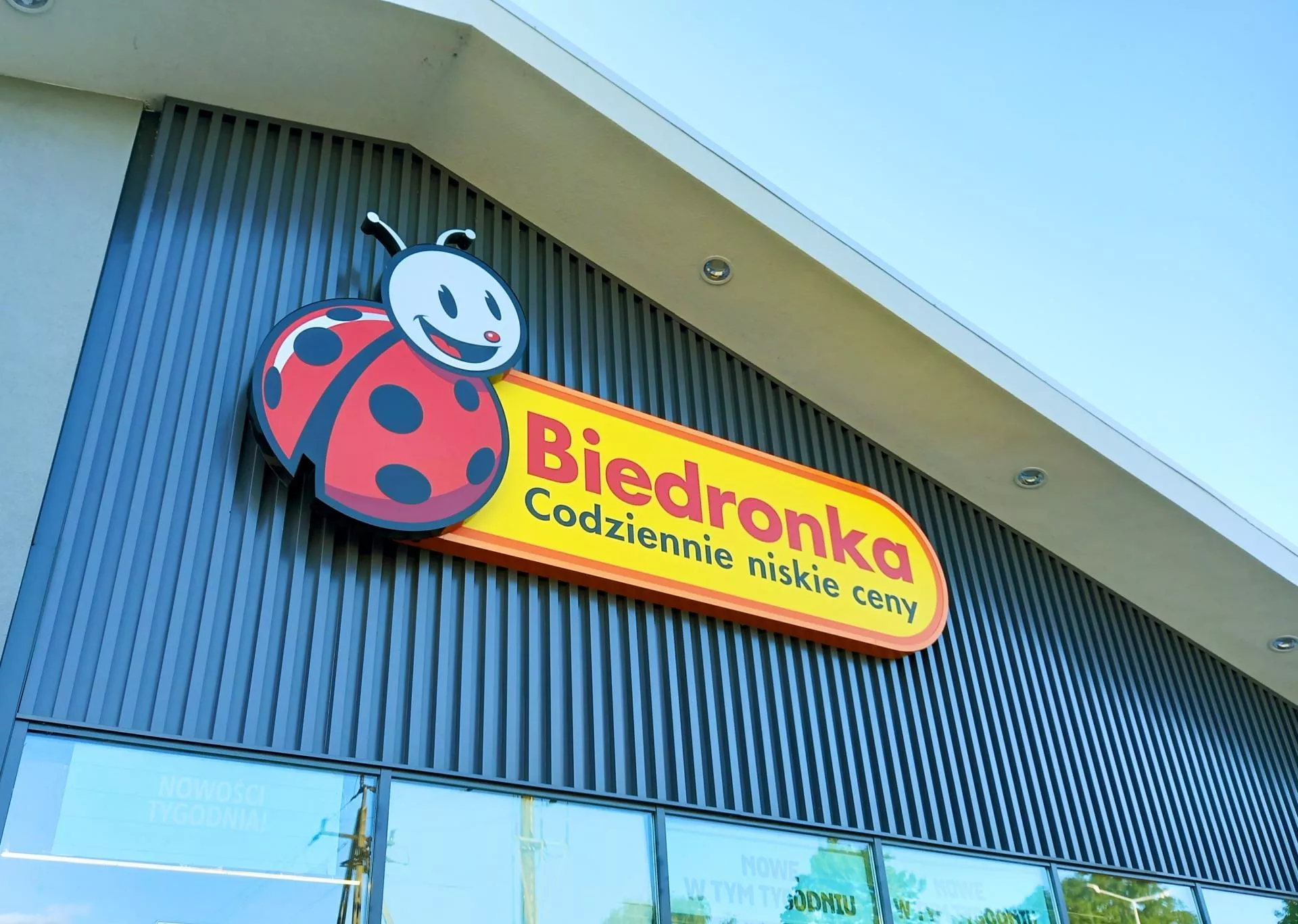 Biedronka celuje w e-grocery. Dostawy mają być dostępne z każdego sklepu