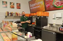 Sieć Żabka wyposażyła wszystkie sklepy w piece gastronomiczne (fot. Żabka Polska)