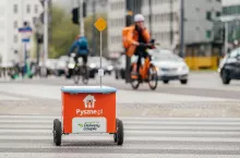 Lider rynku dostaw rozszerza model biznesowy poza gastronomię i inwestuje w technologie AI wspólnie z nowym właścicielem – Prosus.