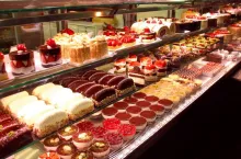 IJHARS kontroluje producentów ciast. Jakie nieprawidłowości? (fot. Canva)