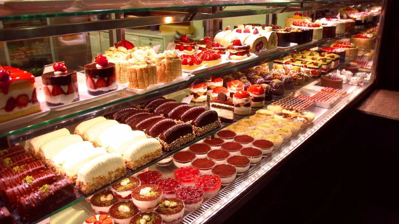 IJHARS kontroluje producentów ciast. Jakie nieprawidłowości? (fot. Canva)