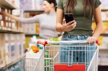 Sprzedaż detaliczna spadła w lutym o 5,6 proc. m/m (fot. Shutterstock)