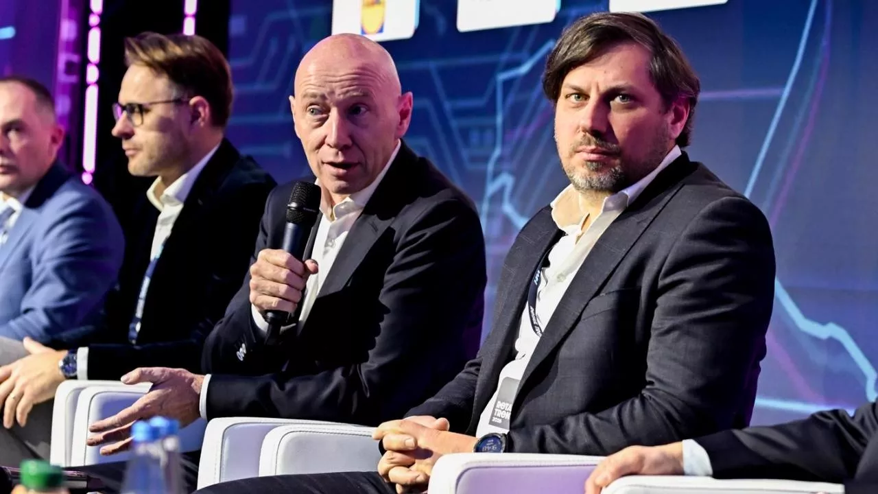 Marek Sypek (drugi od prawej) podczas kongresu Retail Trends 2026 (fot. Wydawnictwo Gospodarcze)