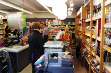 Sklepy małoformatowe luty 2026. Spadki sprzedaży i mniej klientów (fot. materiały własne)