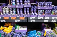 Wielkanoc 2026 upłynie pod znakiem promocji. Aż 85,3 proc. Polaków planuje kupować żywność na promocjach (fot. Shutterstock)