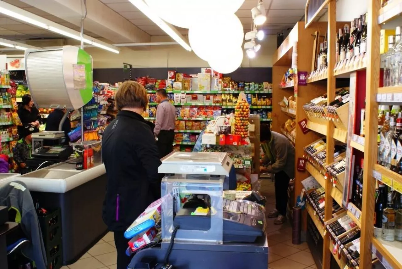 Sklepy małoformatowe luty 2026. Spadki sprzedaży i mniej klientów (fot. materiały własne)