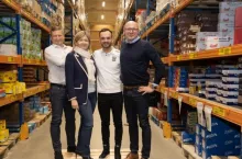 Grupa Maspo została sponsorem Bartosza Zmarzlika (drugi od prawej) - fot. mat. prasowe