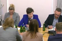 Młodzież kupuje więcej, ale wymaga cudów? (fot. Shutterstock)