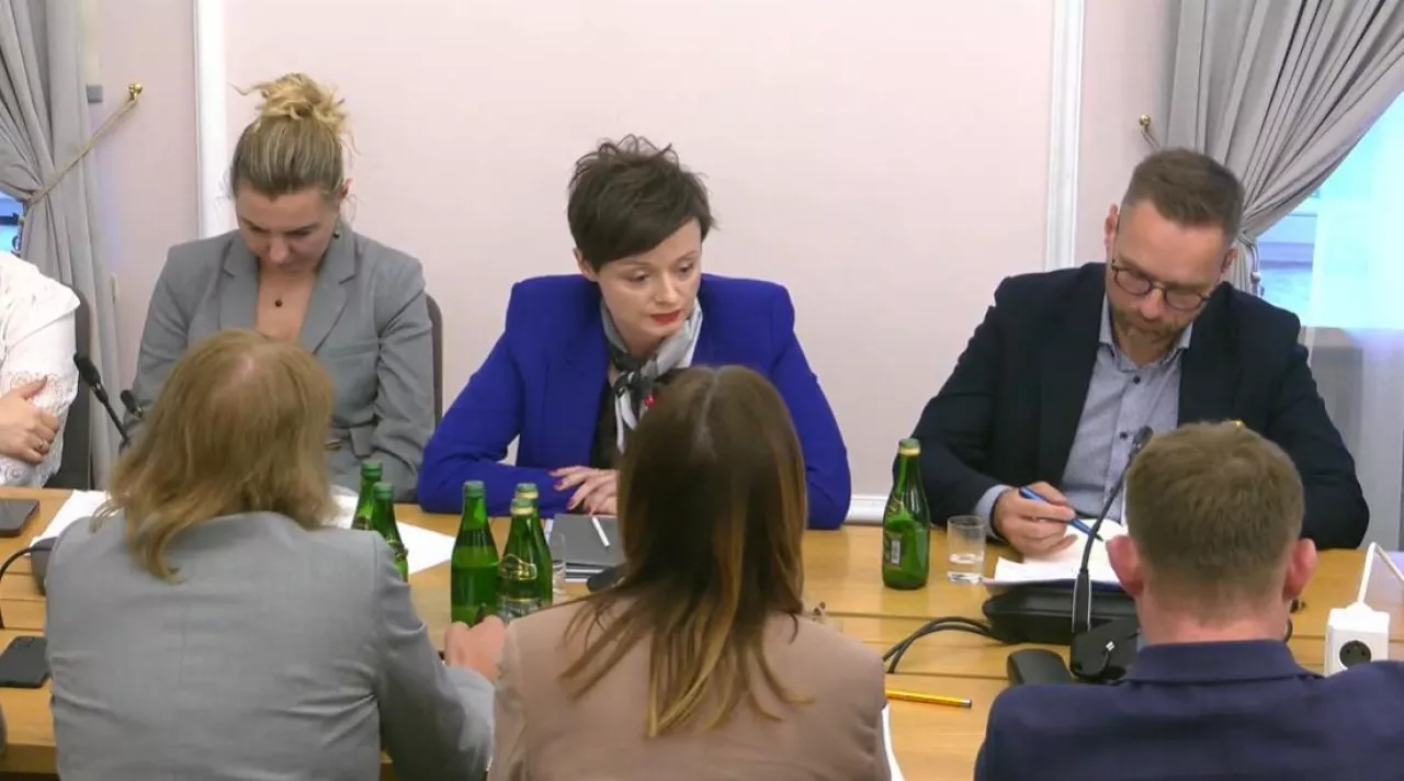 Młodzież kupuje więcej, ale wymaga cudów? (fot. Shutterstock)