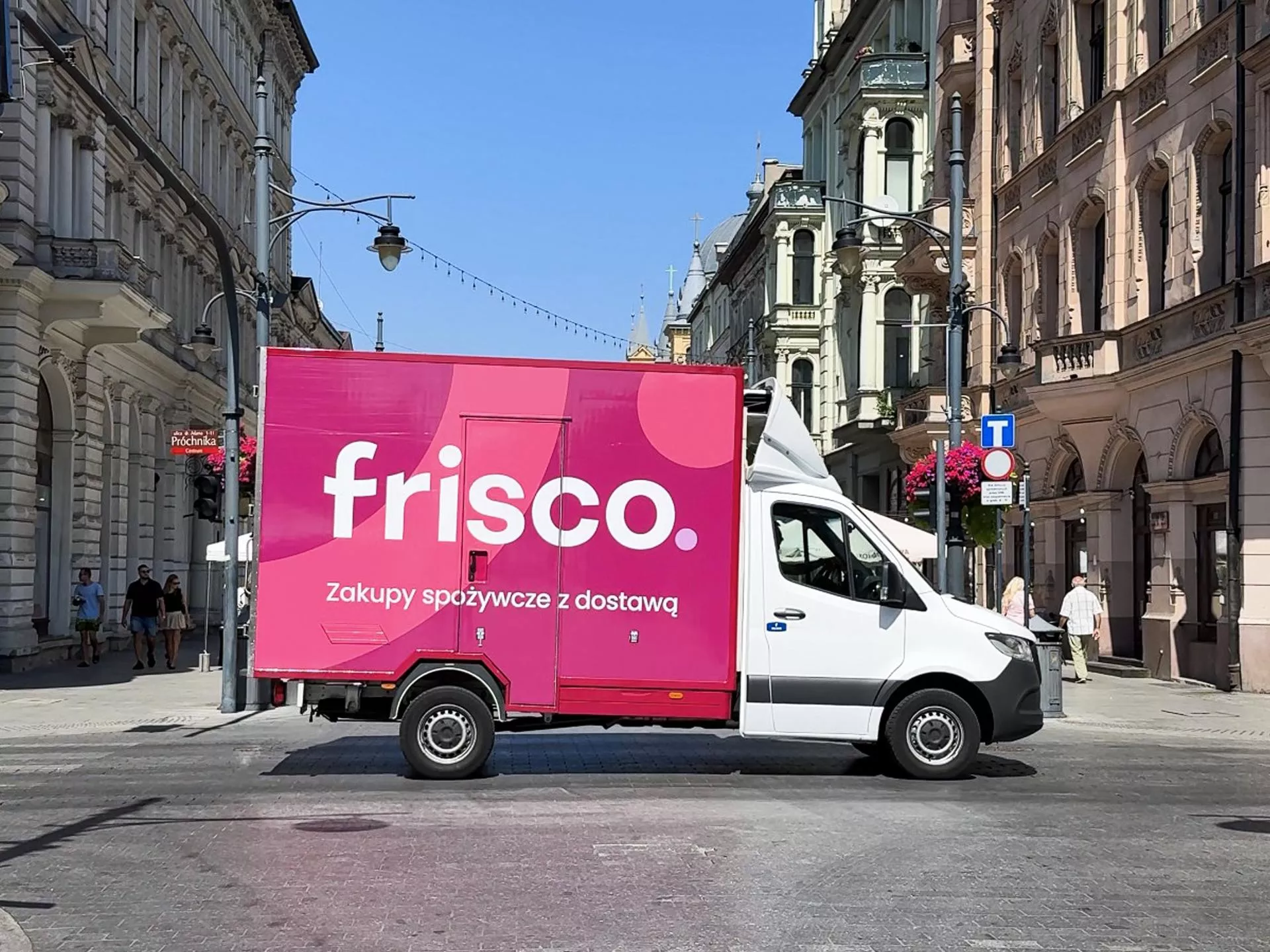 Koniec ery „dotykania pomidora”? E-grocery w Polsce wystrzeli do 2028 r.