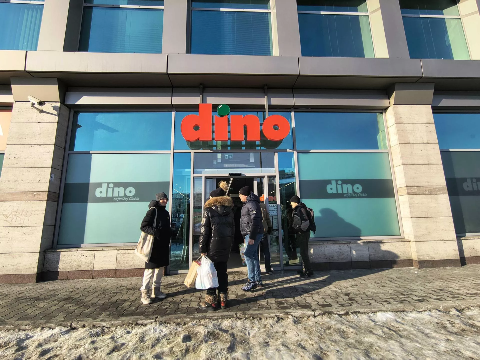 Sieć Dino rośnie pod presją Biedronki. 33,6 mld zł sprzedaży i 2 mld zł na rozwój