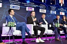 Michał Laskowski (drugi od lewej) był jednym z uczestników debaty pt. ”Zmienić zasady gry! Zwycięskie modele biznesowe” (fot. Wydawnictwo Gospodarcze)