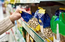 Konflikt na Bliskim Wschodzie może przełożyć się na wzrost cen bakalii, w tym pistacji i daktyli (fot. Shutterstock)