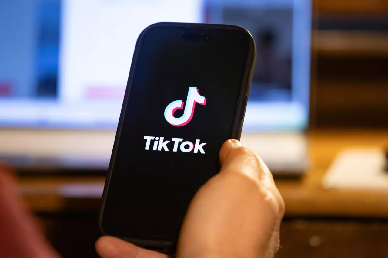 TikTok: reklamy trafią obok najpopularniejszych treści (fot. Shutterstock)