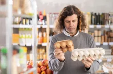 Czy Wielkanoc uratuje handel? Dane BIG InfoMonitor (fot. Shutterstock)