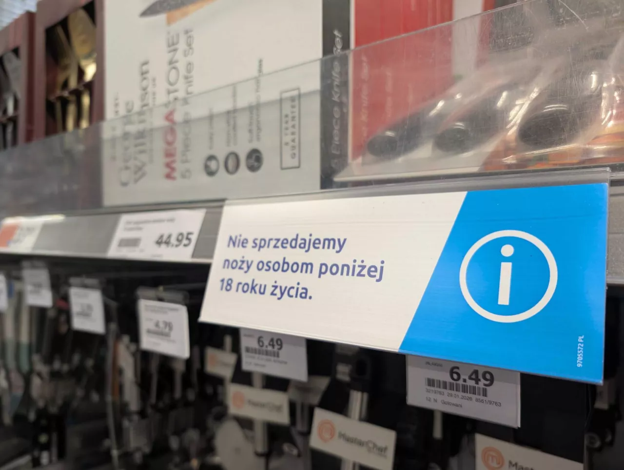 Bez pełnoletności w Action noża się nie kupi (fot. wiadomoscihandlowe.pl)