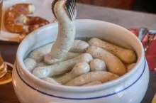 Biała kiełbasa na wielkanocnym stole to tradycja, ale czy skład tej kiełbasy jest zgodny ze sztuką? (fot. Pixabay)