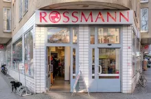 Na zdj. drogeria Rossmann w Berlinie (fot. Stephan Dost/Shutterstock, zdjęcie ilustracyjne)