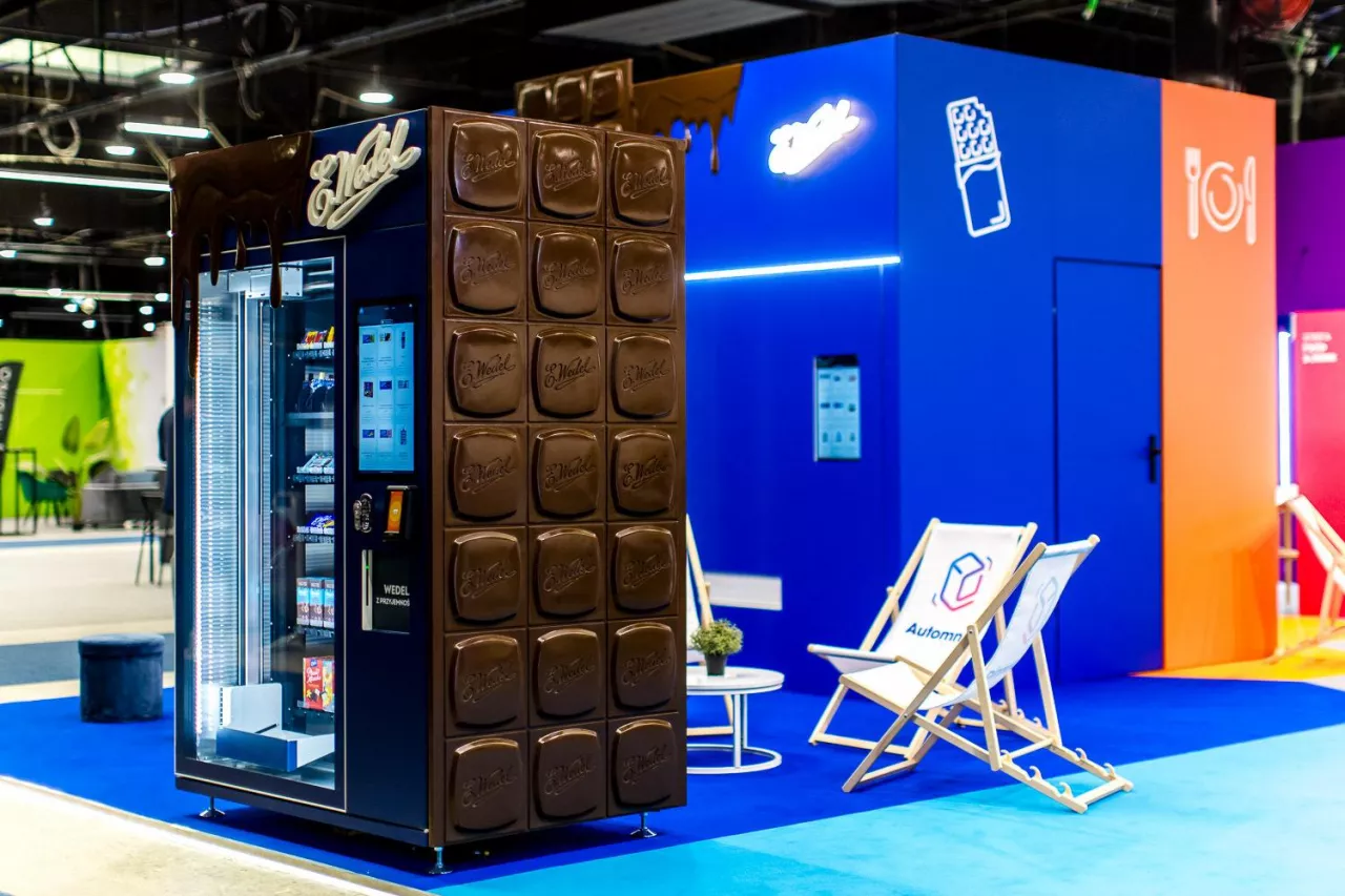 Automat vendingowy Wedla zaprezentowany podczas targów Vending Poland Expo 2026 (fot. Teodor Klepczyński/mat. prasowe)