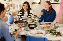 Stół odgrywa ważną rolę w polskich domach (fot. Ikea)