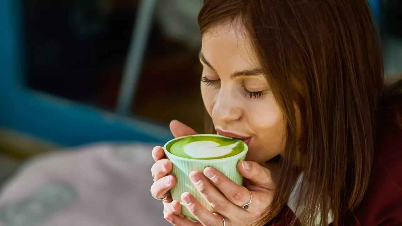 Polacy zmieniają preferencje żywieniowe. Raport PMR 2026 pokazuje, że matcha błyskawicznie zyskuje zwolenników (fot. Shutterstock)