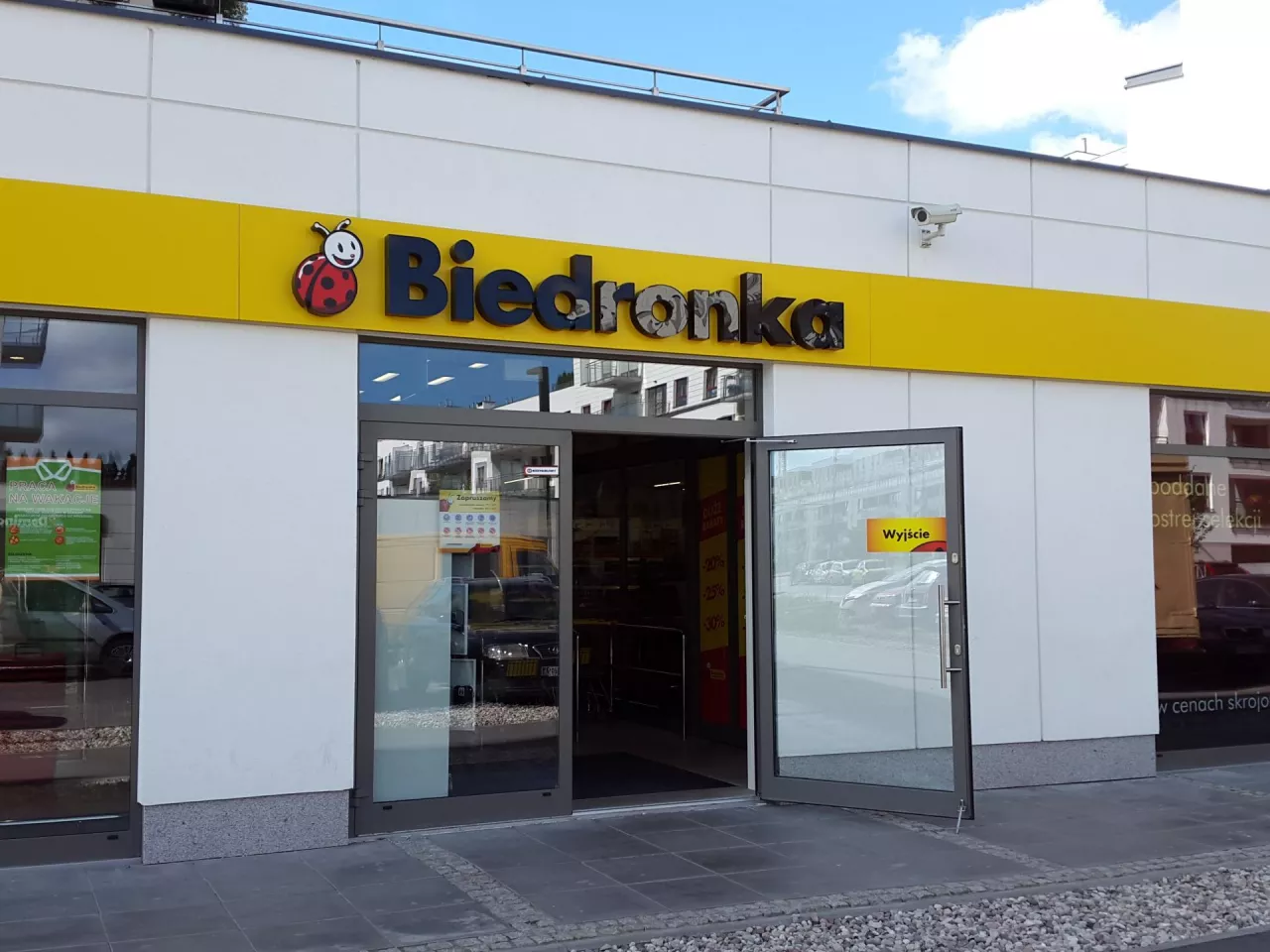 Sklep sieci Biedronka (fot. Wiadomoscihandlowe.pl)