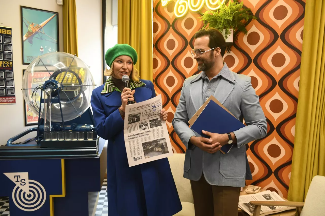 Totalizator Sportowy otworzył w Warszawie kolekturę w stylu retro (fot. PAP/S. Leszczyński)