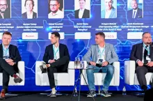 Maciej Nowakowski (drugi od lewej) był jednym z uczestników debaty pt. ”E-grocery wraca do gry o klienta” (fot. Wydawnictwo Gospodarcze)