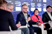 Paweł Wardziński (na pierwszym planie) był jednym z uczestników debaty pt. ”Sklep przyszłości! Zakupy bez tarć i problemów” (fot. Wydawnictwo Gospodarcze)