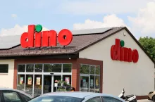 Po pierwszym kwartale 2026 roku sieć Dino liczyła 3094 placówki (fot. Shutterstock)