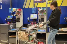 Właściciel sieci Lidl oraz Kaufland opracowała nowy model kas samoobsługowych (fot. Shutterstock)
