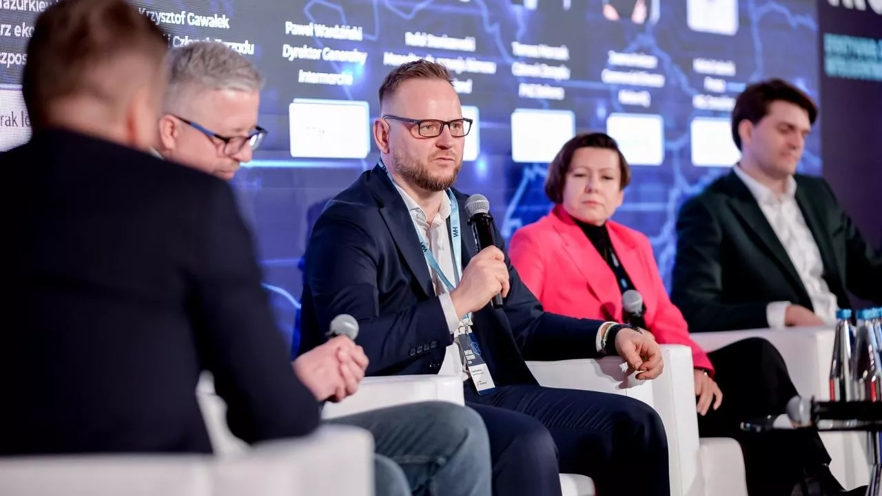 Paweł Wardziński (na pierwszym planie) był jednym z uczestników debaty pt. ”Sklep przyszłości! Zakupy bez tarć i problemów” (fot. Wydawnictwo Gospodarcze)